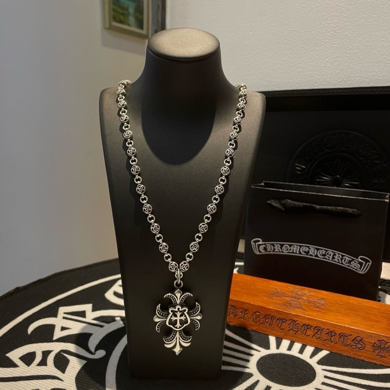 Ch*0me He**ts necklaces